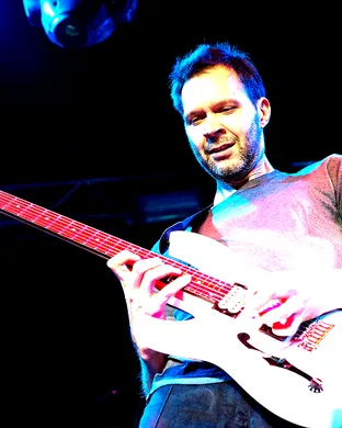 Live concert by Paul Gilbert